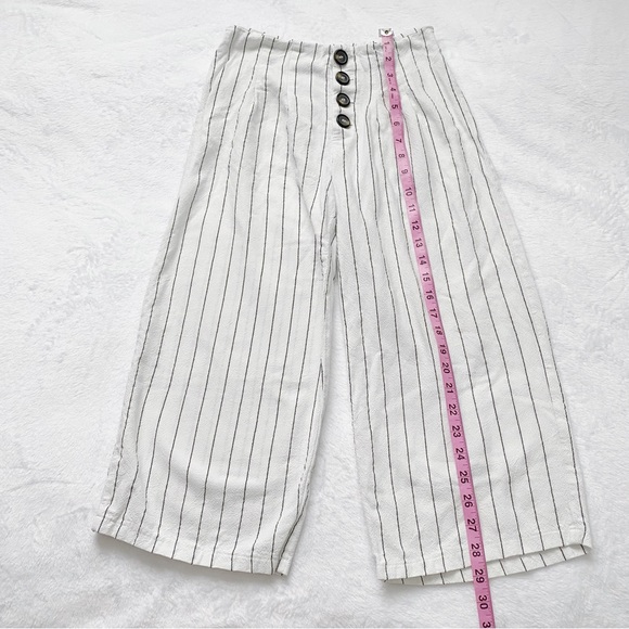 (FIRM PRICE) White & Black Pinstripe Cropped Wide Leg Pants - Picture 3 of 11